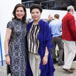 Frau Prof. Yu Zhang mit PR-Managerin Alexandra von Rehlingen